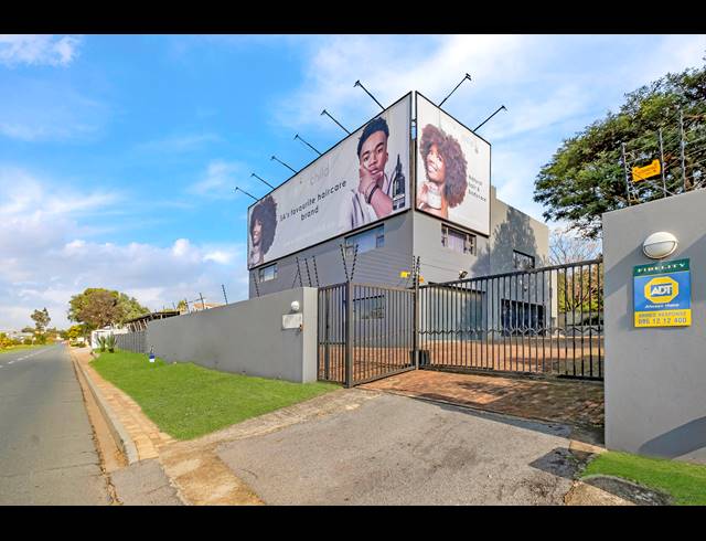 8 BEDROOM HOUSE FOR SALE IN WENDYWOOD